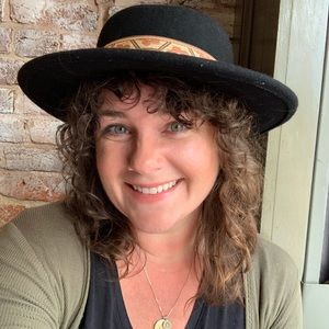 Meet your Posher, Laura